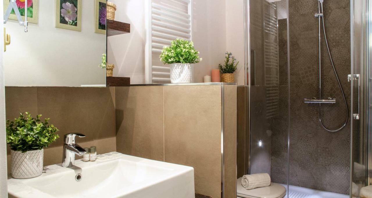 Flowers Apartment Joivy 25 Como Bagian luar foto