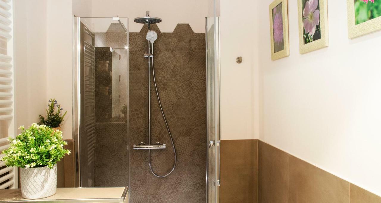 Flowers Apartment Joivy 25 Como Bagian luar foto